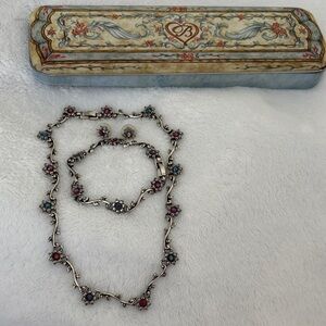 Vintage BRIGHTON Jewelry Set
Necklace 16-17”
bracelet 8-9”
See video